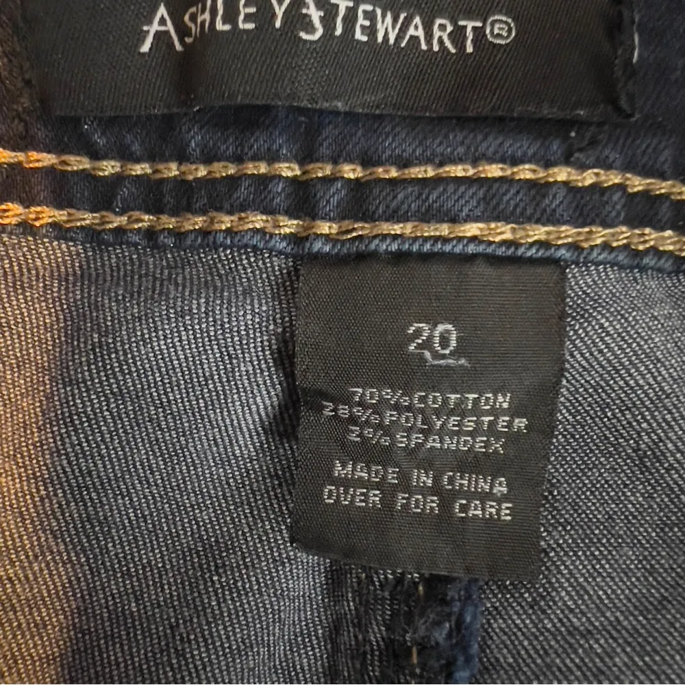 Ashley Stewart Size 20 Dark Blue Denim Jeans Raw Hem Cropped 5 Pocket Belt Loops - Image 3