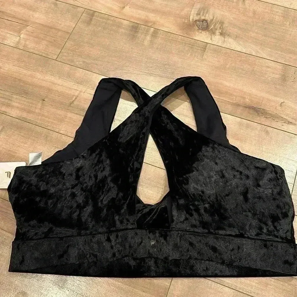 NWT Fabletics Oasis Crushed Velour Twist Sports Bra in Black Sz 4X - Image 7