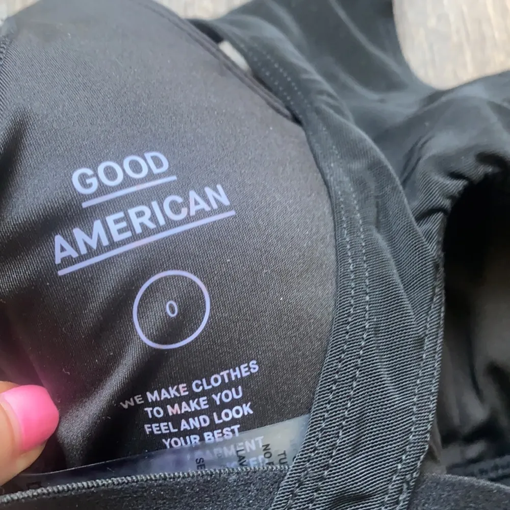 Good American Black Sports bra - Image 6