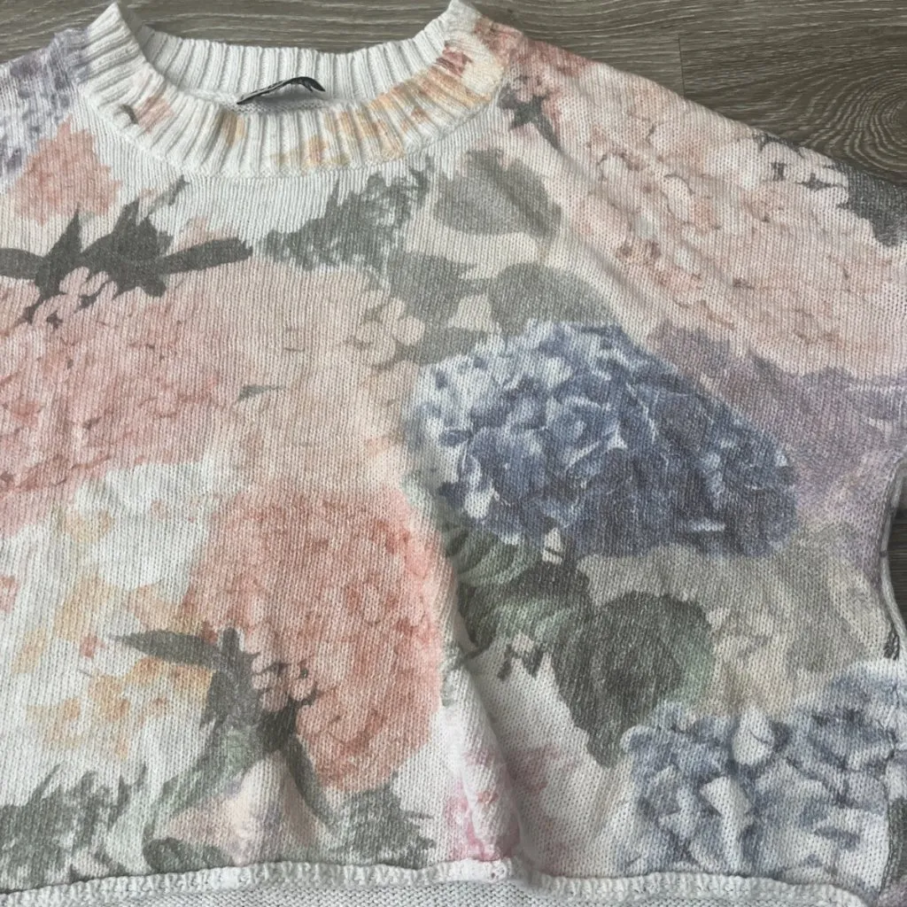 Show Me Your Mumu womens Cropped Sweater Floral Bloom size medium Hydrangea - Image 2
