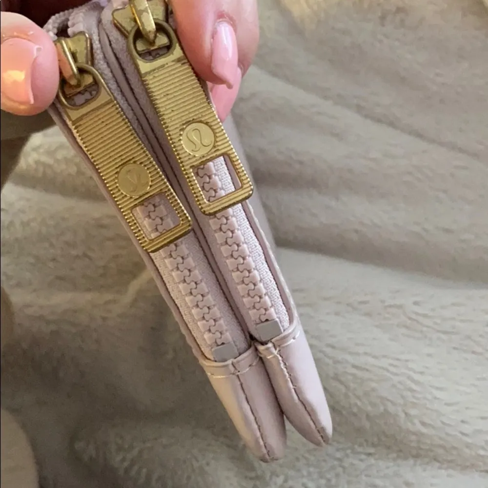 Lululemon wristlet - Image 4