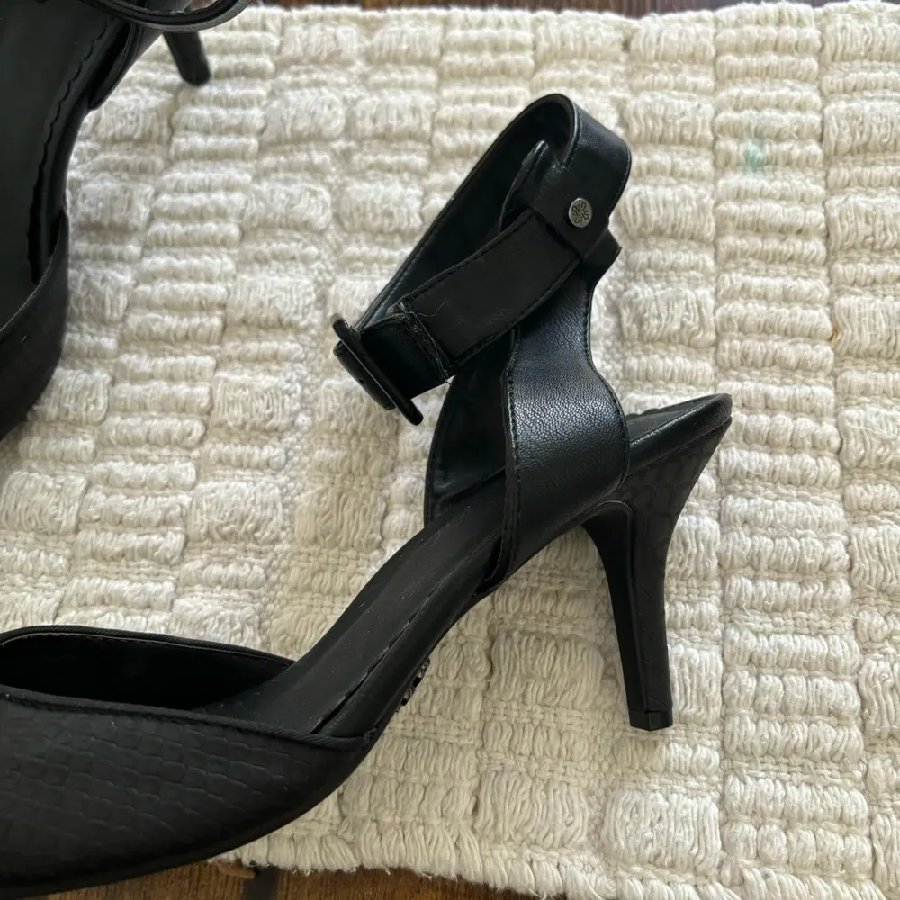 Simply Vera by Vera Wang Ankle Strap Heels Size 10 Black - Image 3