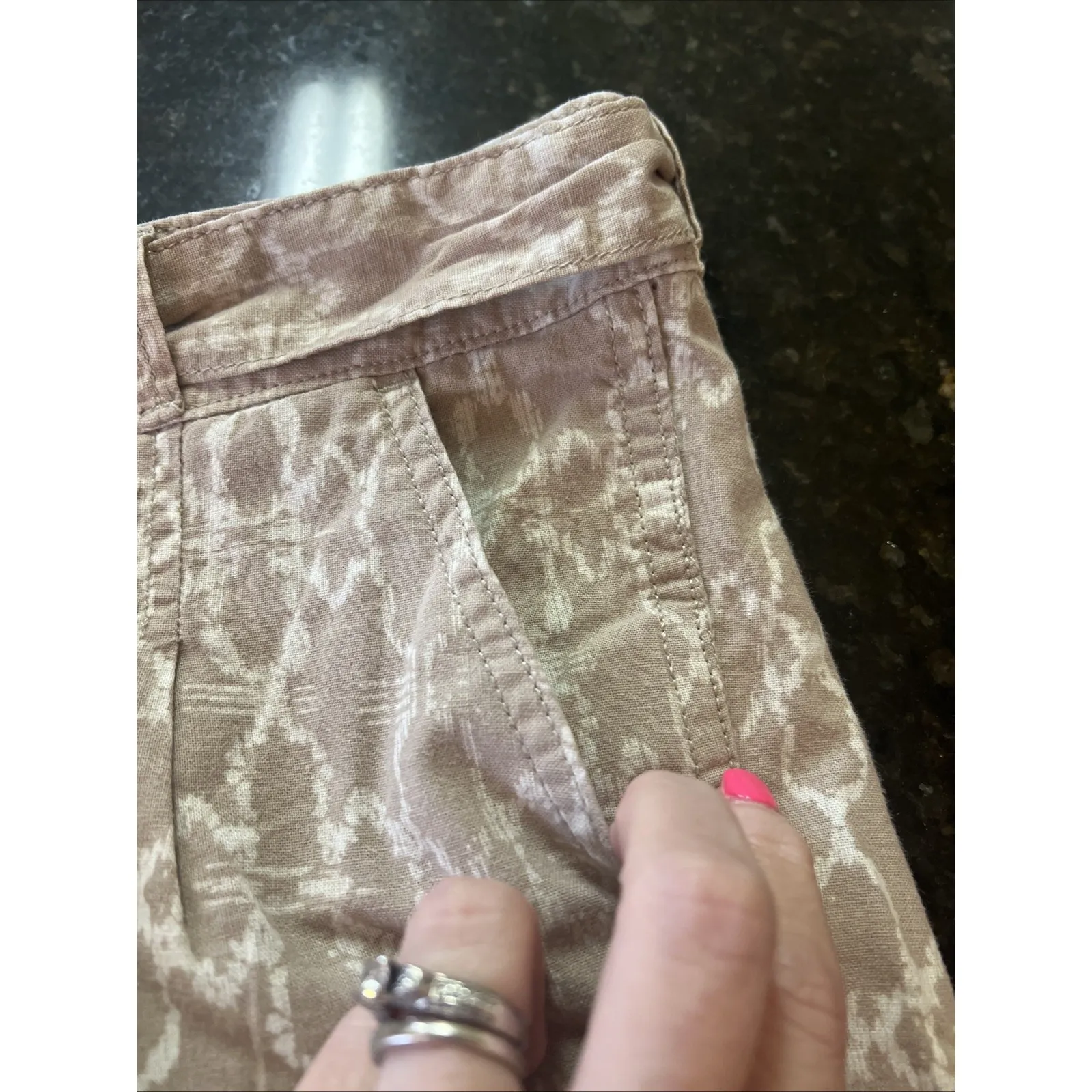 The North Face Women's Belted Shorts Sz 10 Printed Aztec Cuffed VTG‎ Beige White - Image 3