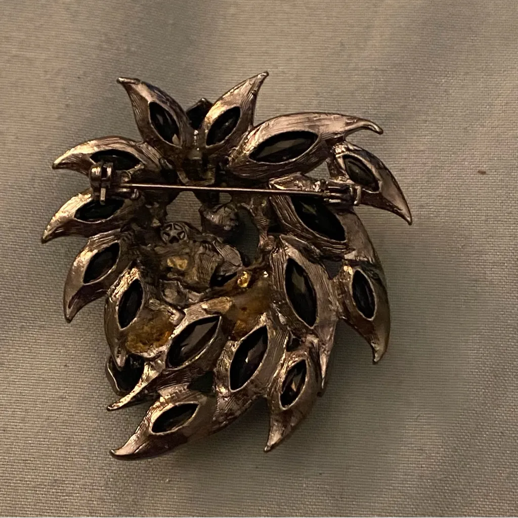 Vtg Floral Brooch Black Faceted Leaf Shape Beads Faux Pearls Goth Gothic READ - Image 4