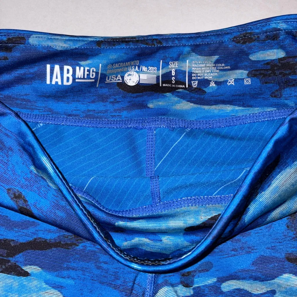 I Am Becoming IAB MFG 3 Inch Camo Shorts Womens Size Small 6 Shorts Workout Blue - Image 4