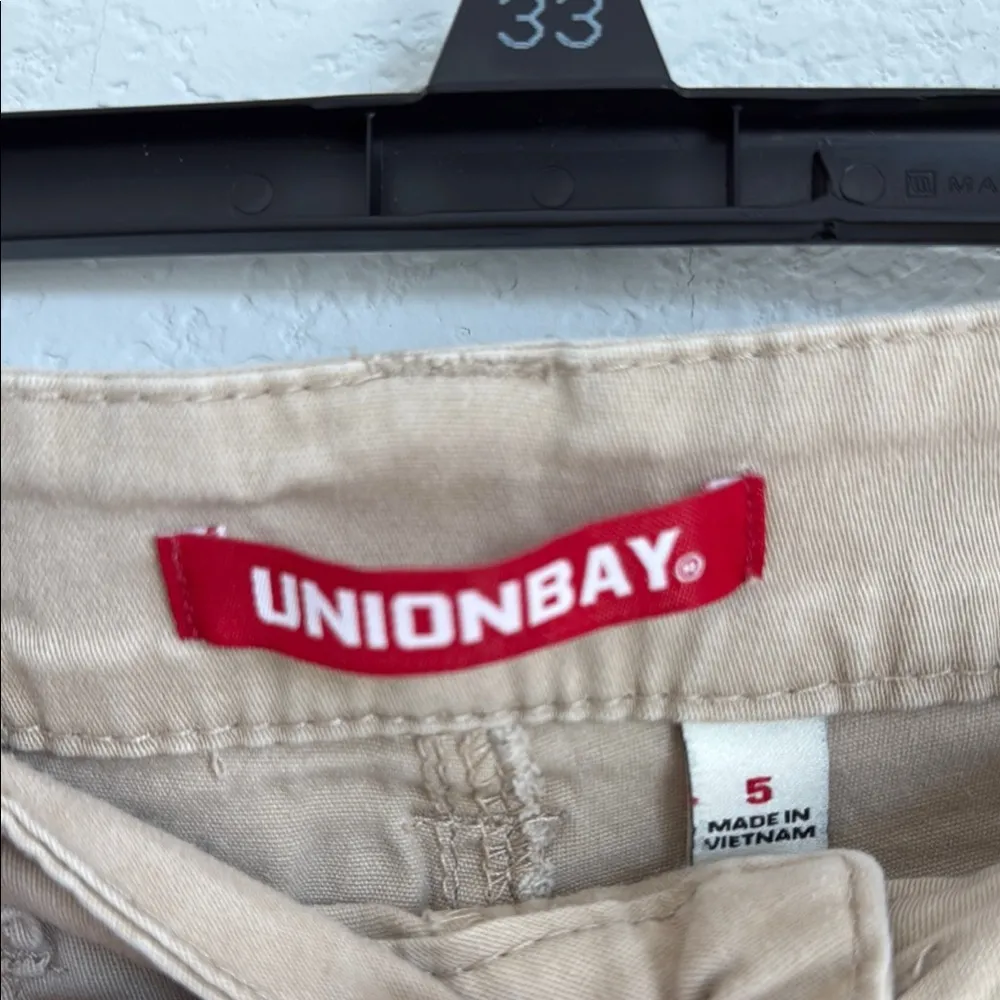 UNIONBAY Tan Cargo Shorts with Classic Design - Image 2