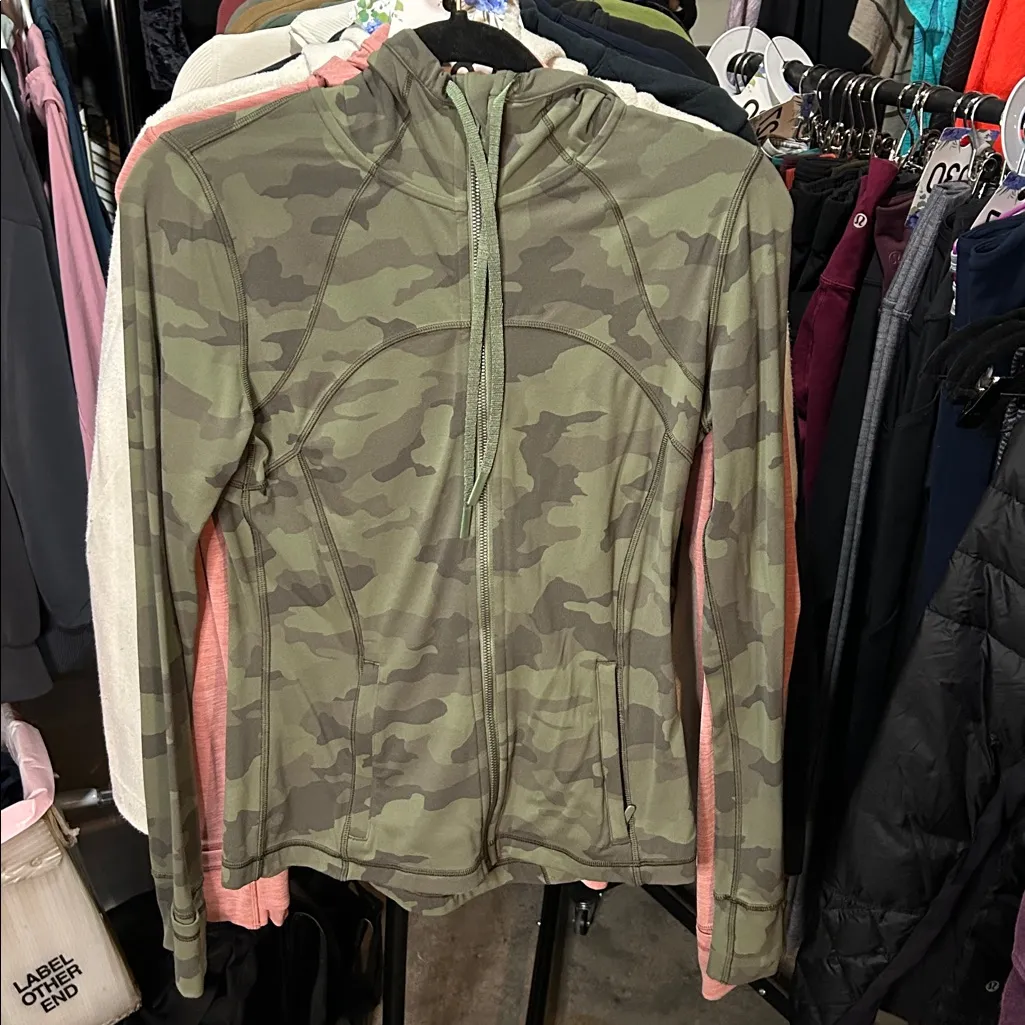 73. Lululemon Hooded Define Jacket *Nulu Heritage 365 Camo Green Twill Multi - Image 3