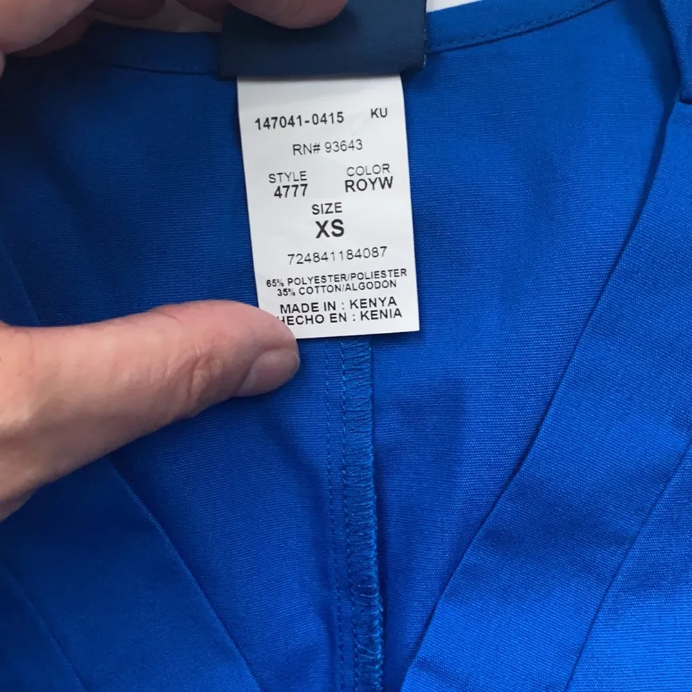 NWT Cherokee pocket scrub top, size XS - Image 3