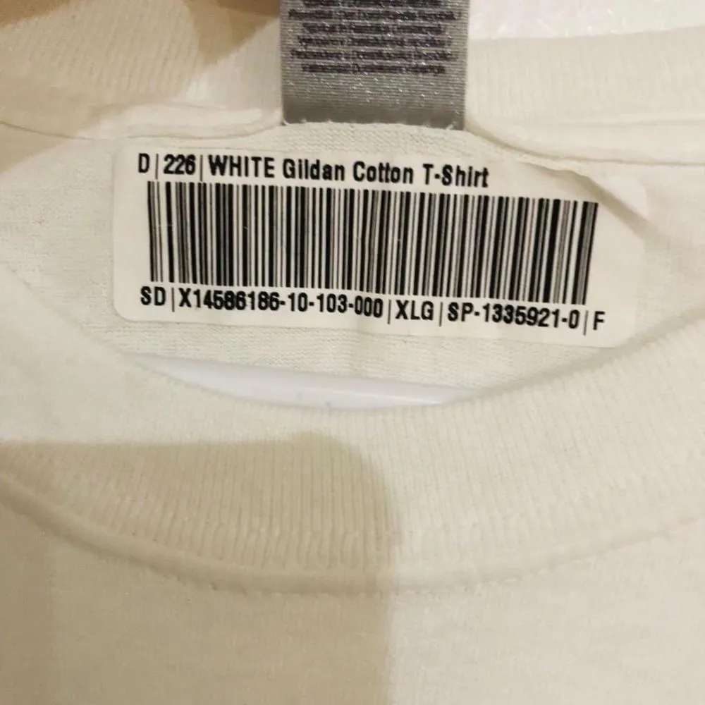 New Women's Disney Auntie Short Sleeve Graphic T-Shirt -‎ White - XL Has A Stain - Image 5