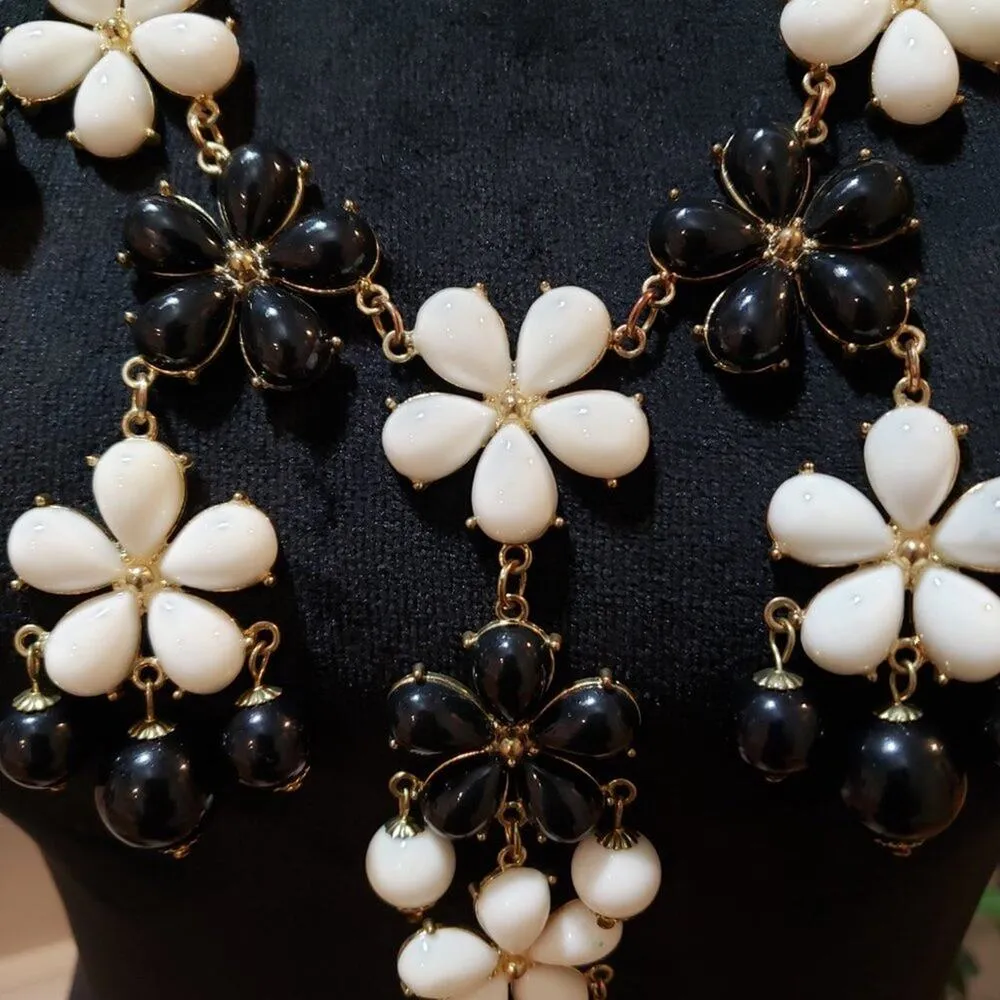 Womens Fashion Black White Flower & Beaded Collar Necklace with Lobster Clasp - Image 3