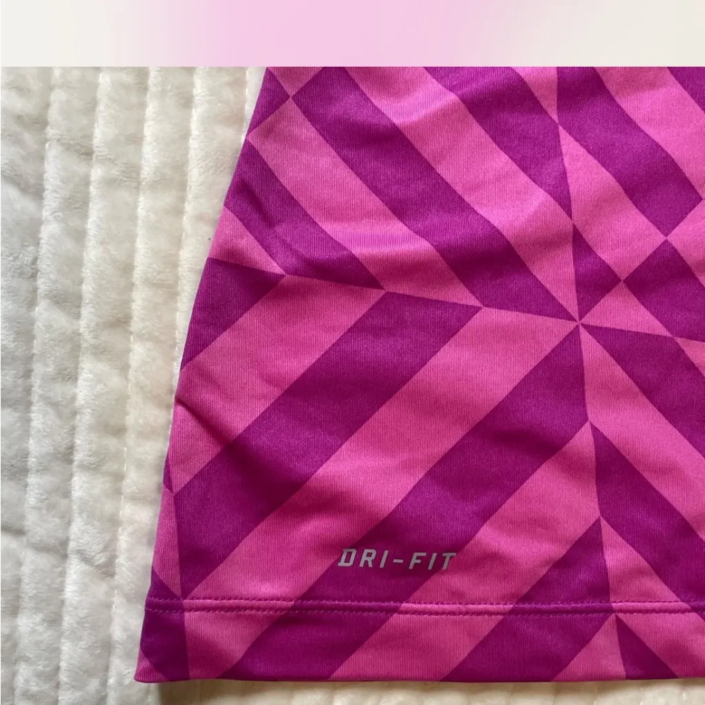 Nike DRI-FIT Pink Geometric Patterned Athletic Top - Image 3