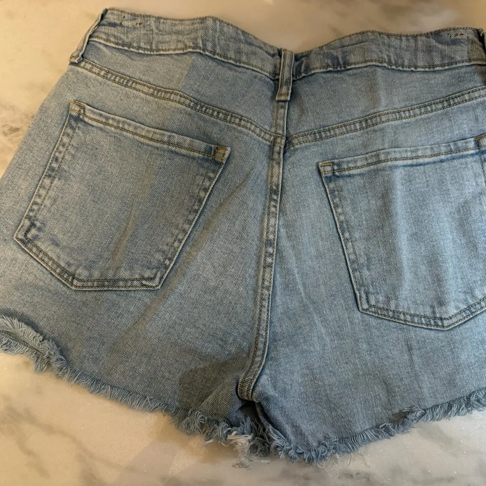 Old navy jean shorts - Image 3