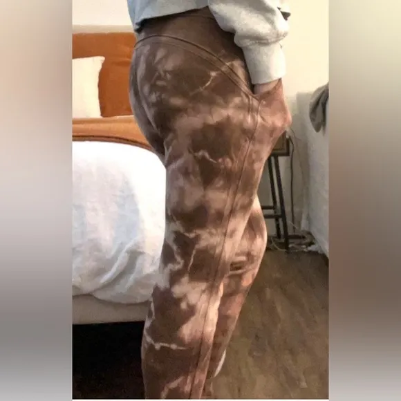 Lululemon  scuba tye dye pants - Image 2