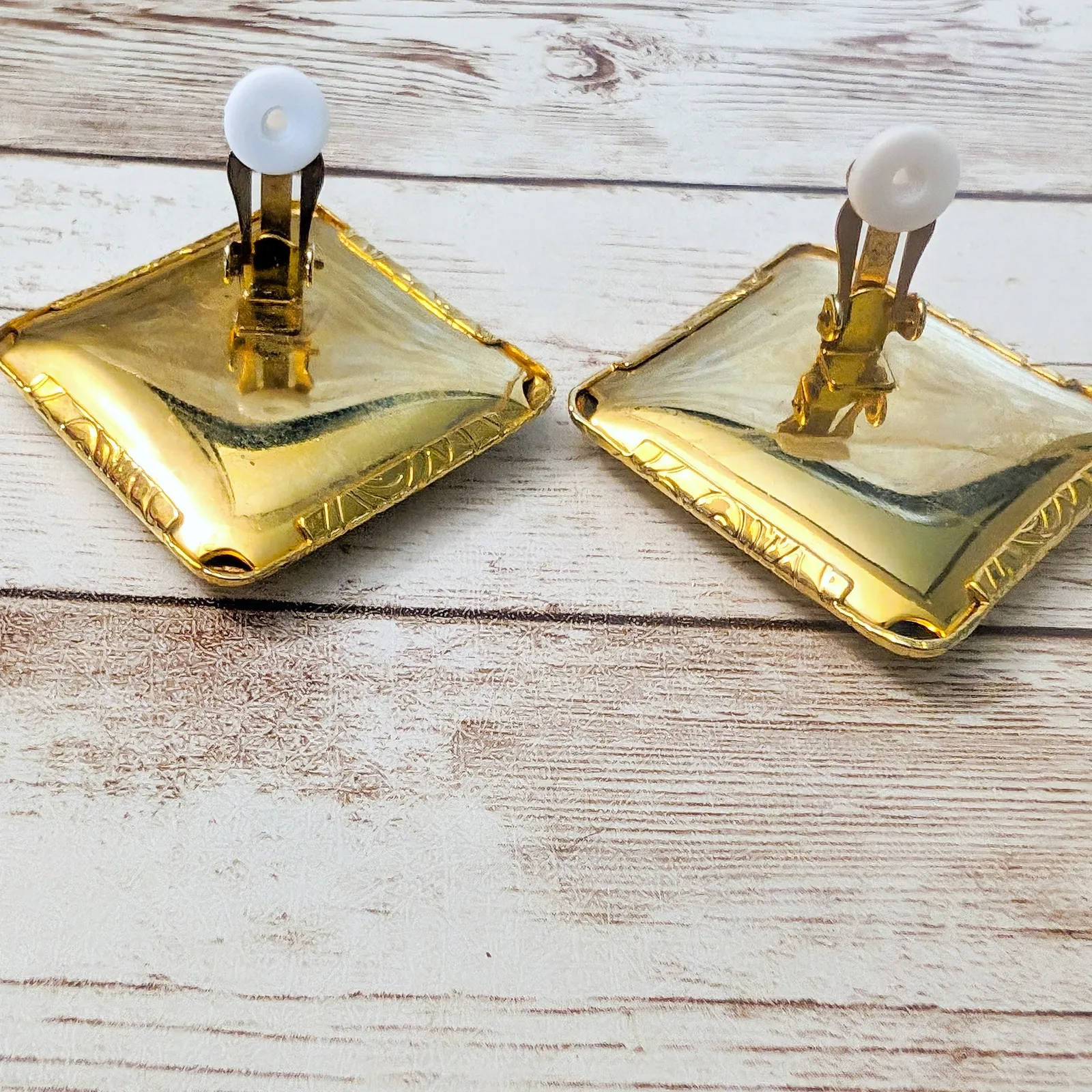 Vintage Clip On Earrings - Image 5