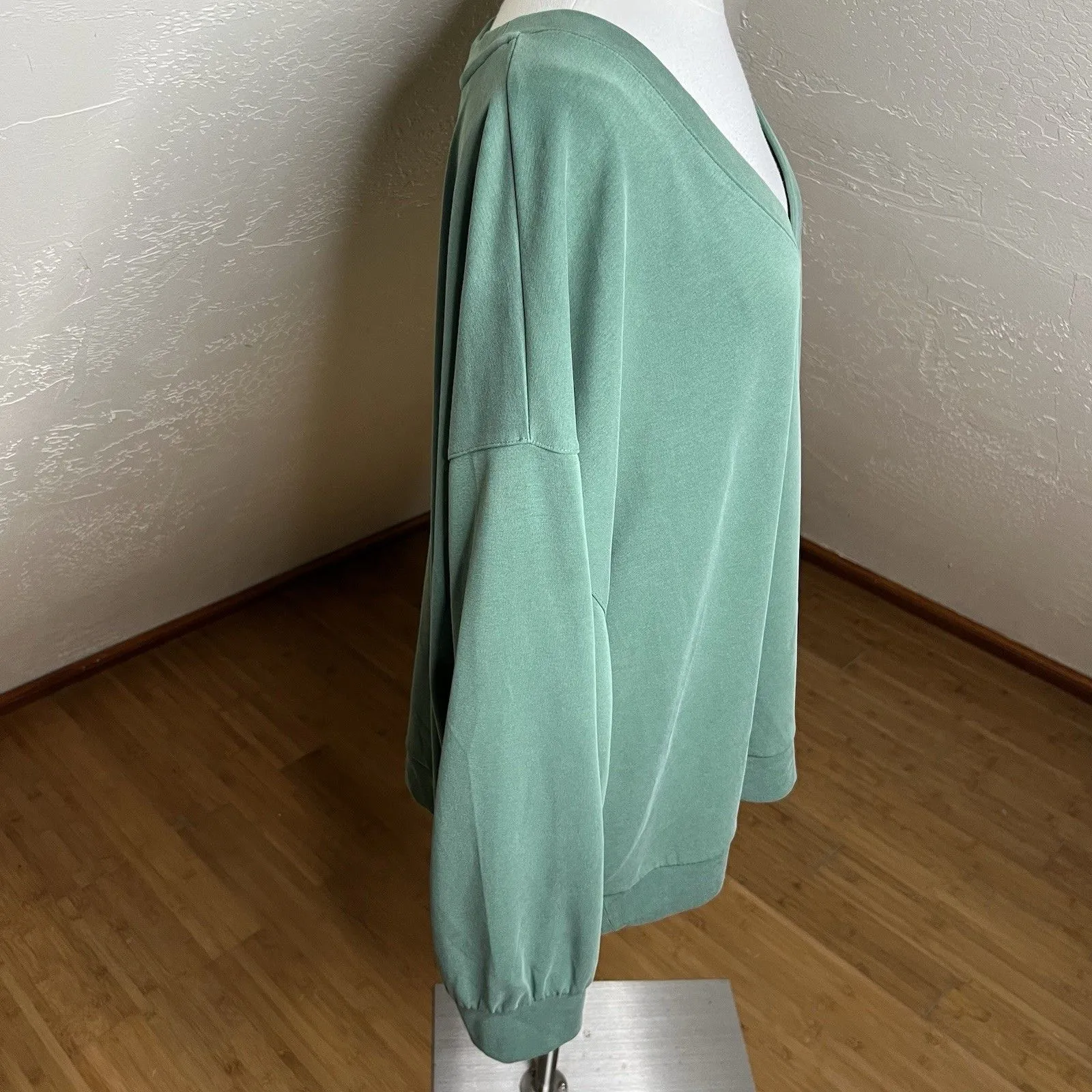 Athleta Willow V Neck Sweatshirt Womens 3X Solid Green Modal Blend Long Sleeve - Image 9