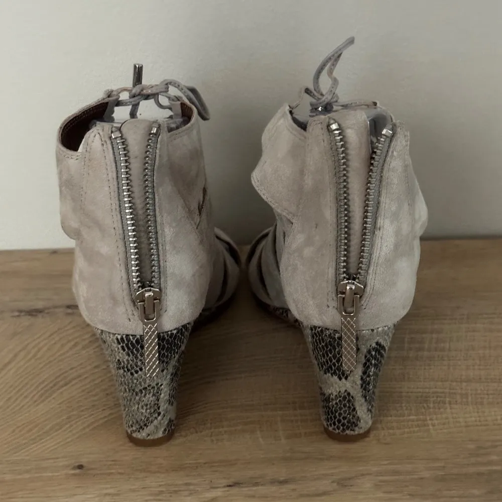 Donald Pliner Sandals Jeisa Lace Up Gladiator Snakeskin Heels Open Toe Shoes 7.5 Gray - Image 7