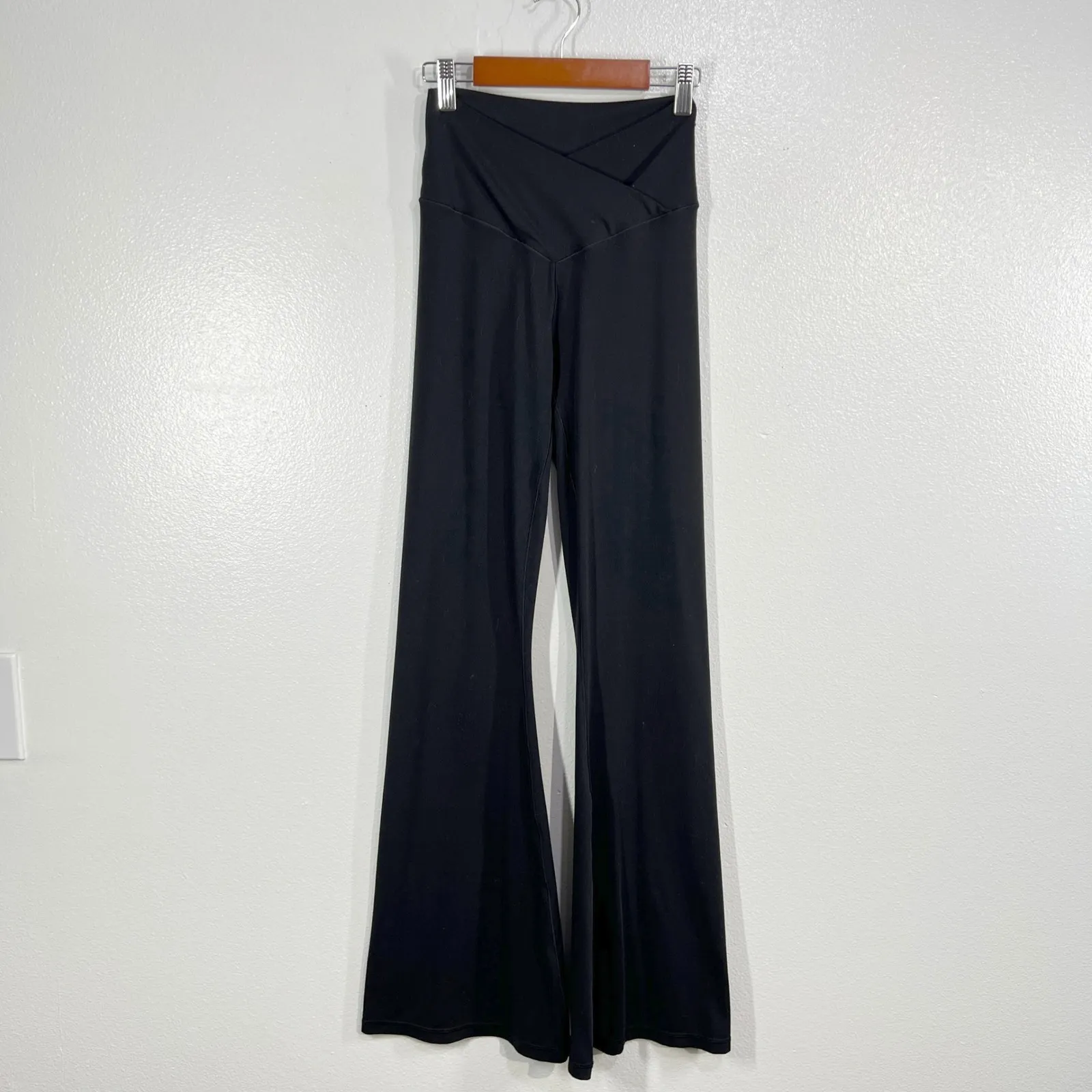 Offline by Aerie Real Me Flare‎ Pants Women's M Black Crossover High Rise Yoga Size M - Image 2