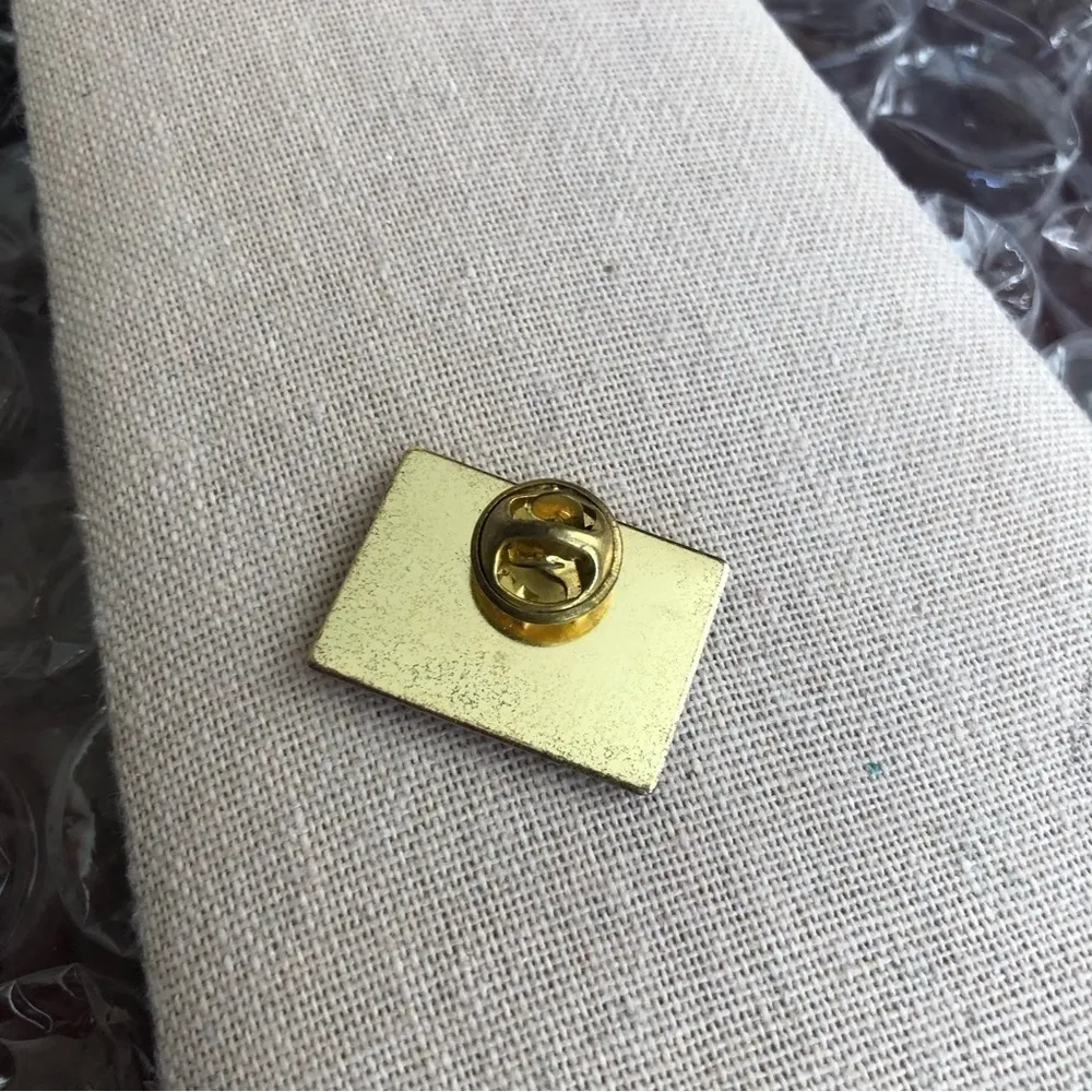 Vintage USA Flag 2000 Pin - Image 2