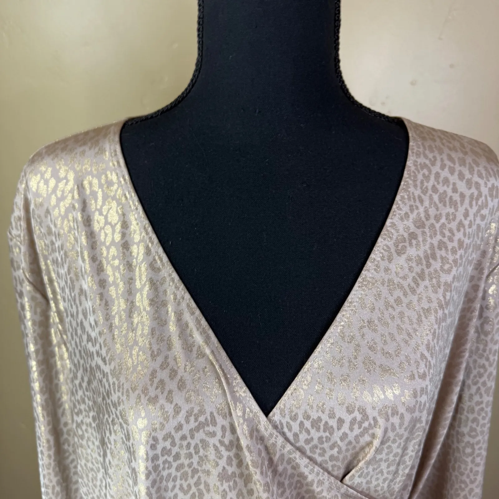 Travelers Collection by Chico's Animal Print Faux Wrap Top‎ Champagne Gold SZ 16 - Image 2