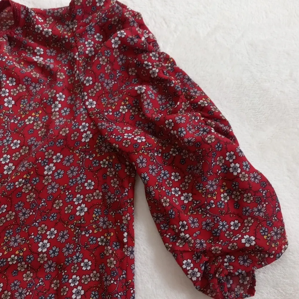 Max Studio Red Multicolored Floral Print Ruched Sleeve Blouse - Image 12