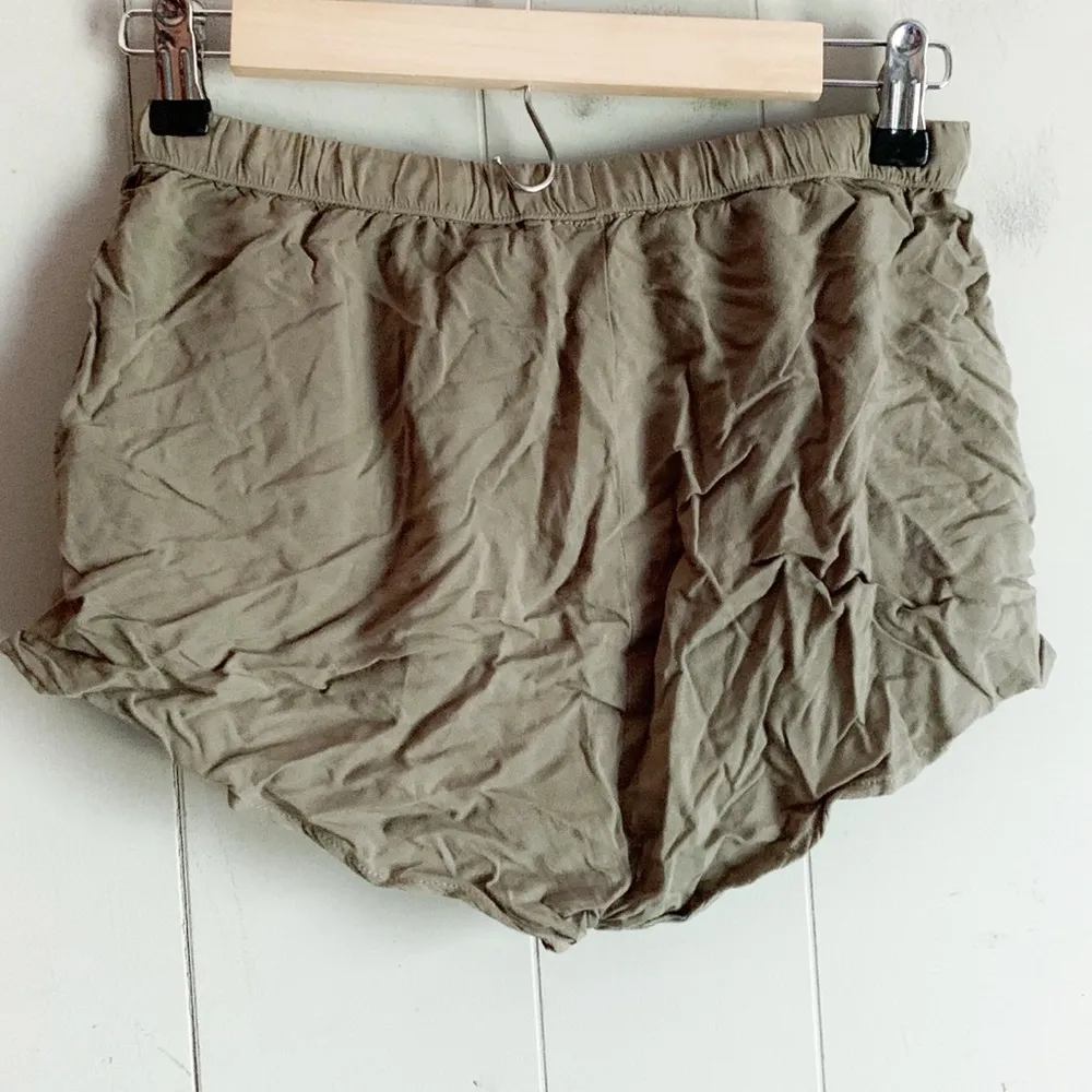 H&M Divided Pull On Short Shorts Olive Green Size 2 - Image 4
