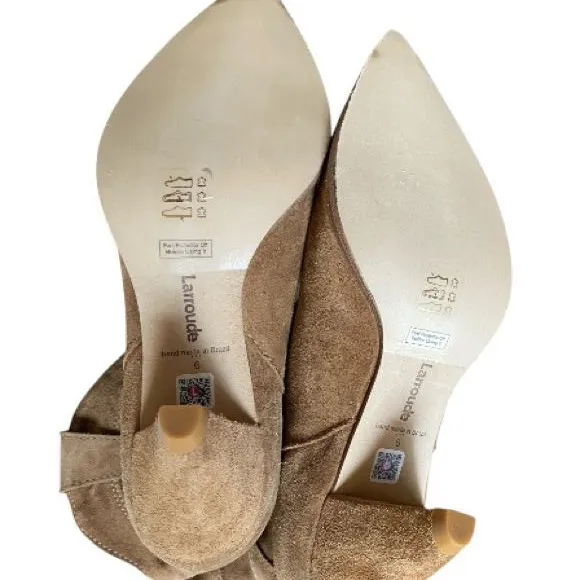 Larroude Thelma Suede Tan
Boot Size 6 - Image 13