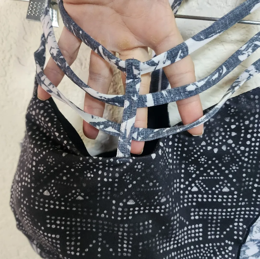 Prana strappy sport bra size L - Image 4