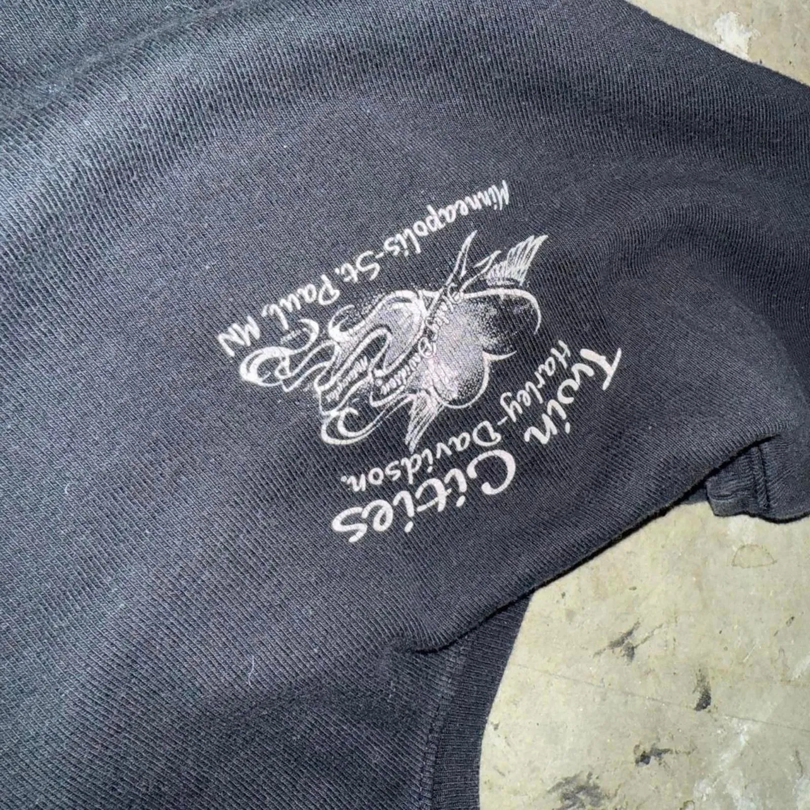 Y2K Black Skull & Roses Harley Davidson Tee Size L - Image 4