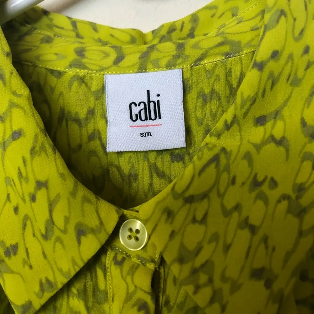 Cabi #3071 Reign Chartreuse Blouse Top G12 - Image 3