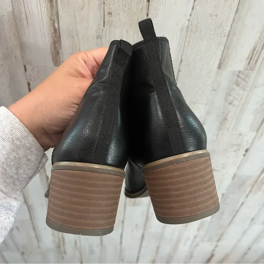 Dr. Scholl's Teammate Ankle Chelsea Bootie in Black Leather (Faux Leather) - Image 3