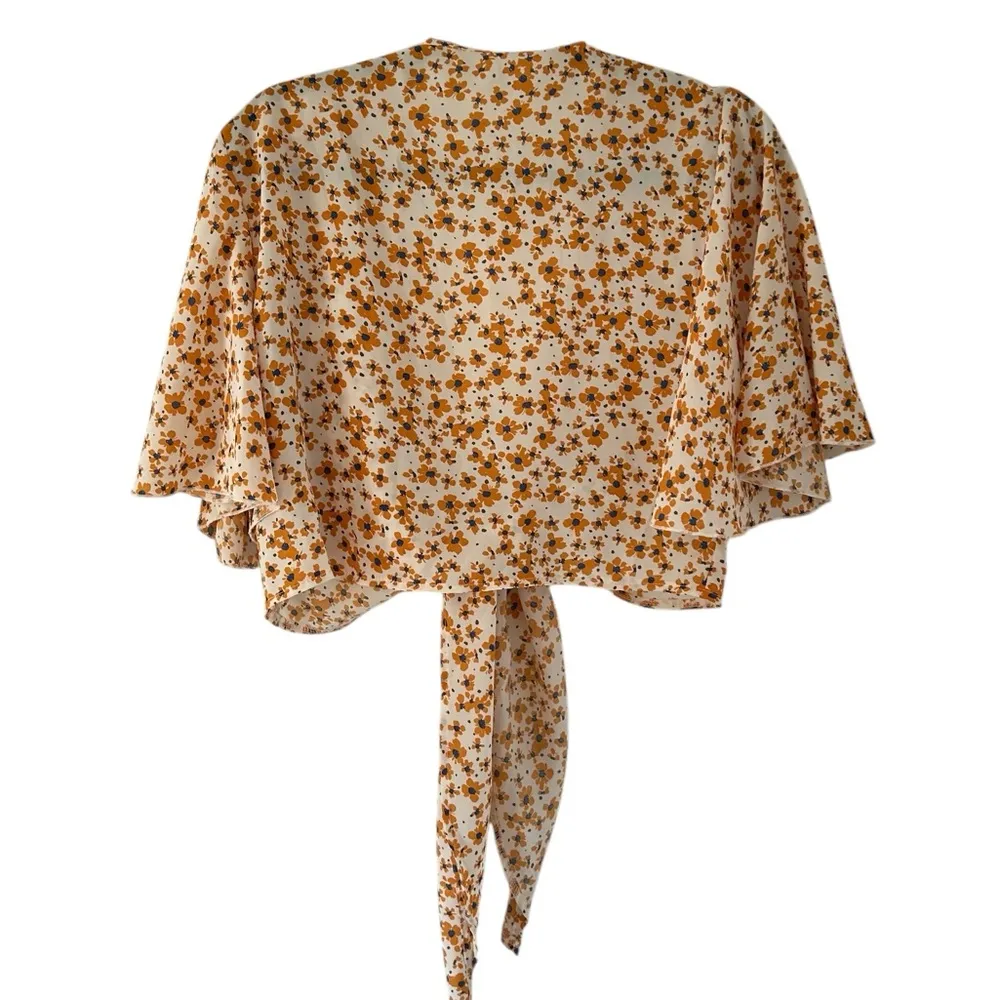 Orange & White Floral Design Wrapped Around Crop Top Shirt Women’s Size Large! - Image 2