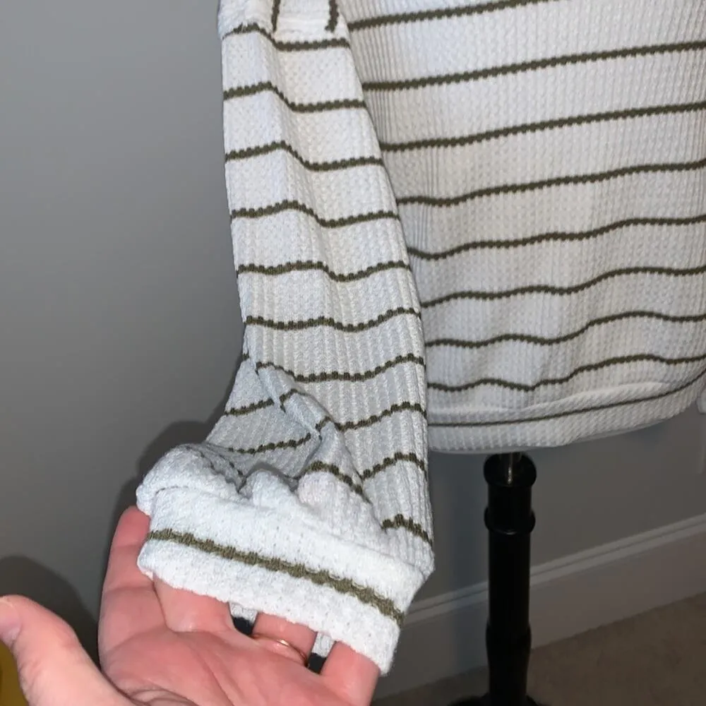 Pink Lily Olive Stiped Waffle Knit Top Sz S - Image 3