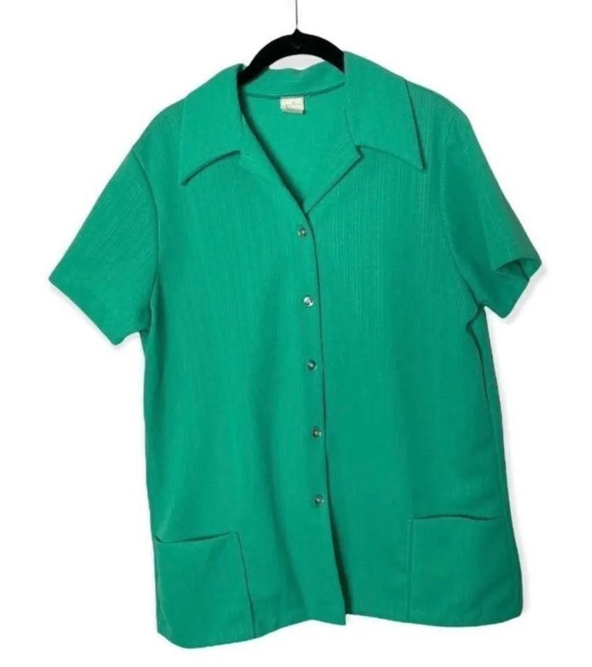 Vintage Style Green Short Sleeve Button Down Shirt with Front Pockets (M/L) Size M - Image 1