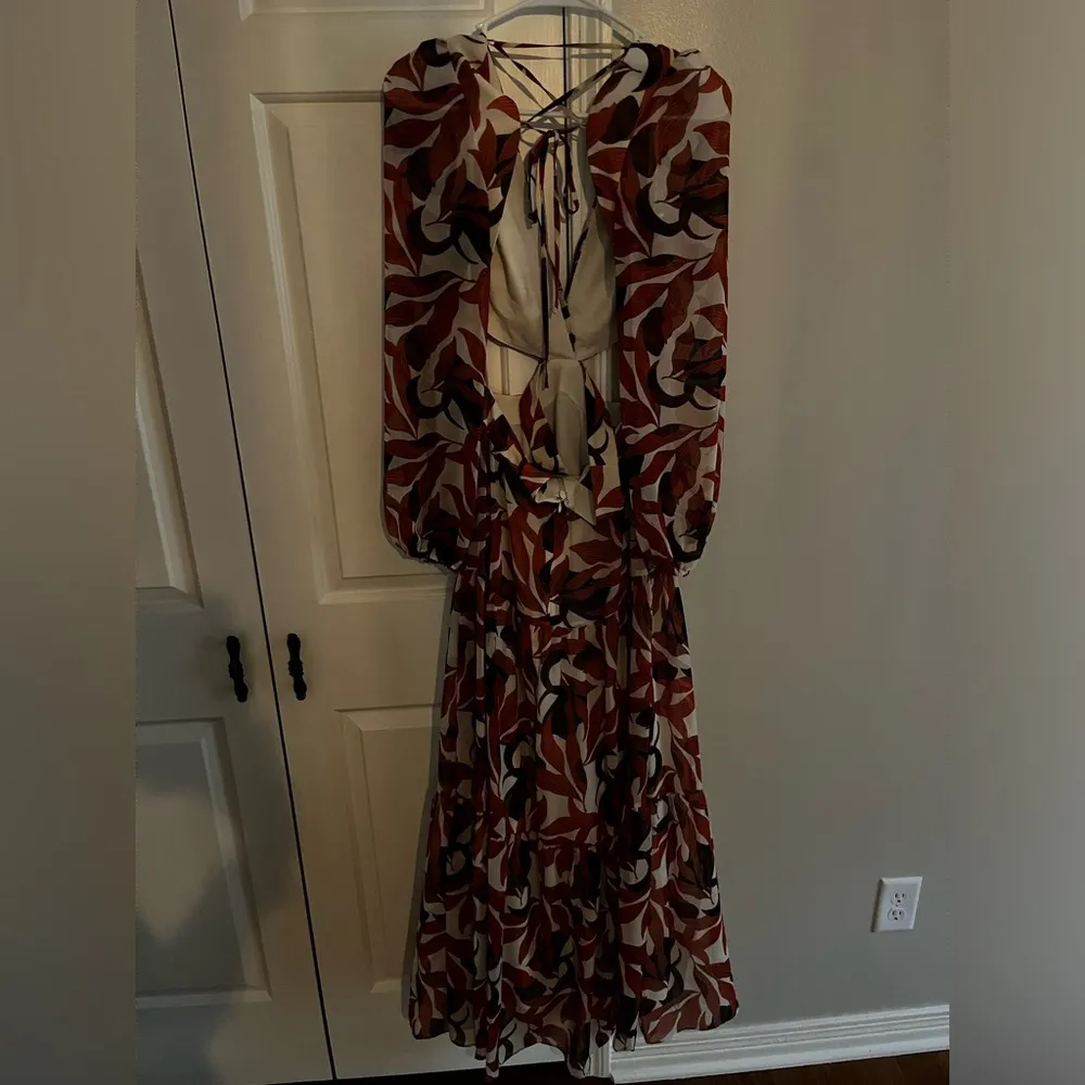 NWT Gianni Bini Lillian Copper Palm Print Deep V-Neck Cut-Out Tiered Dress - Image 3