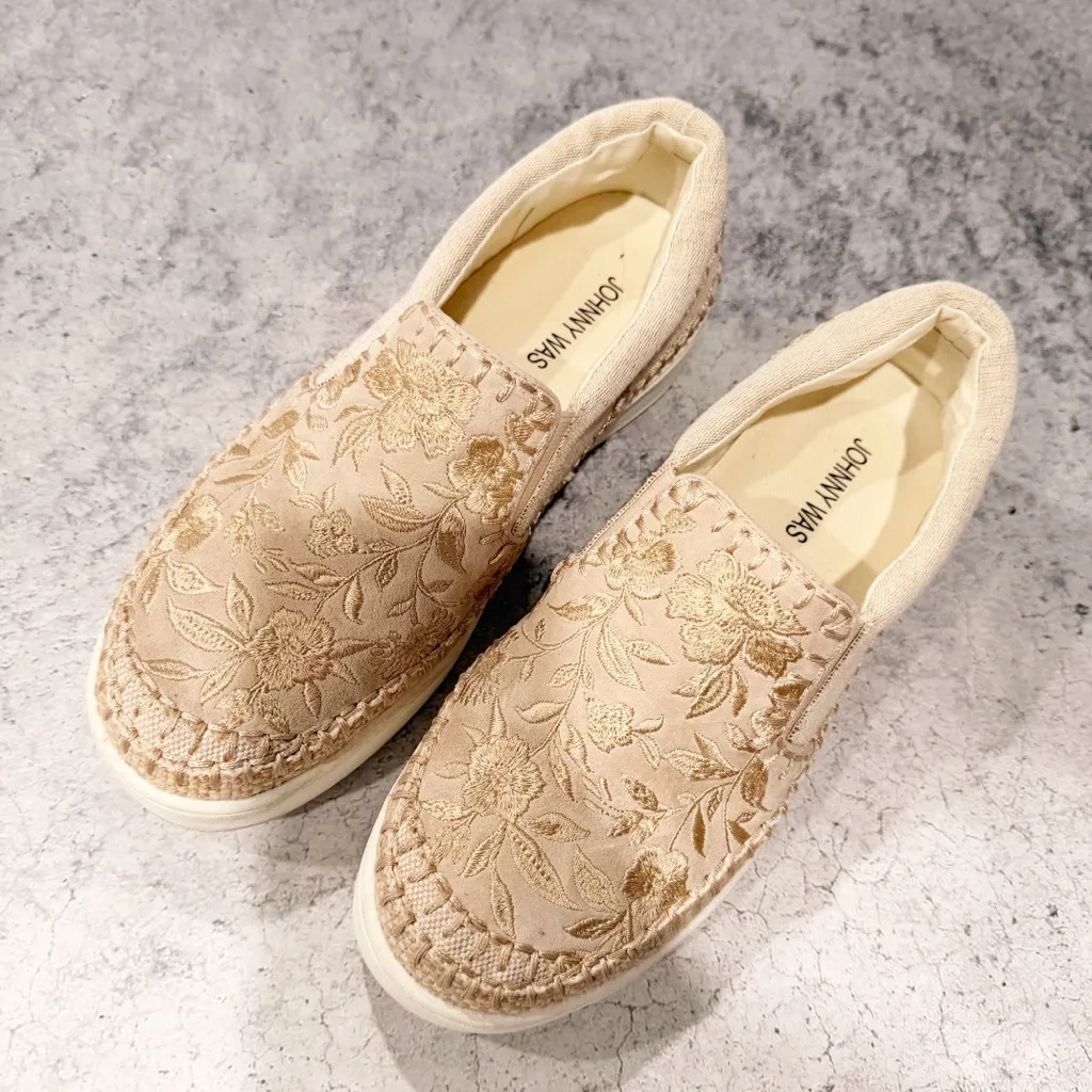 Johnny Was CECILIA SLIP ON SNEAKER Tan Embroidered Size 8.5 - Image 2