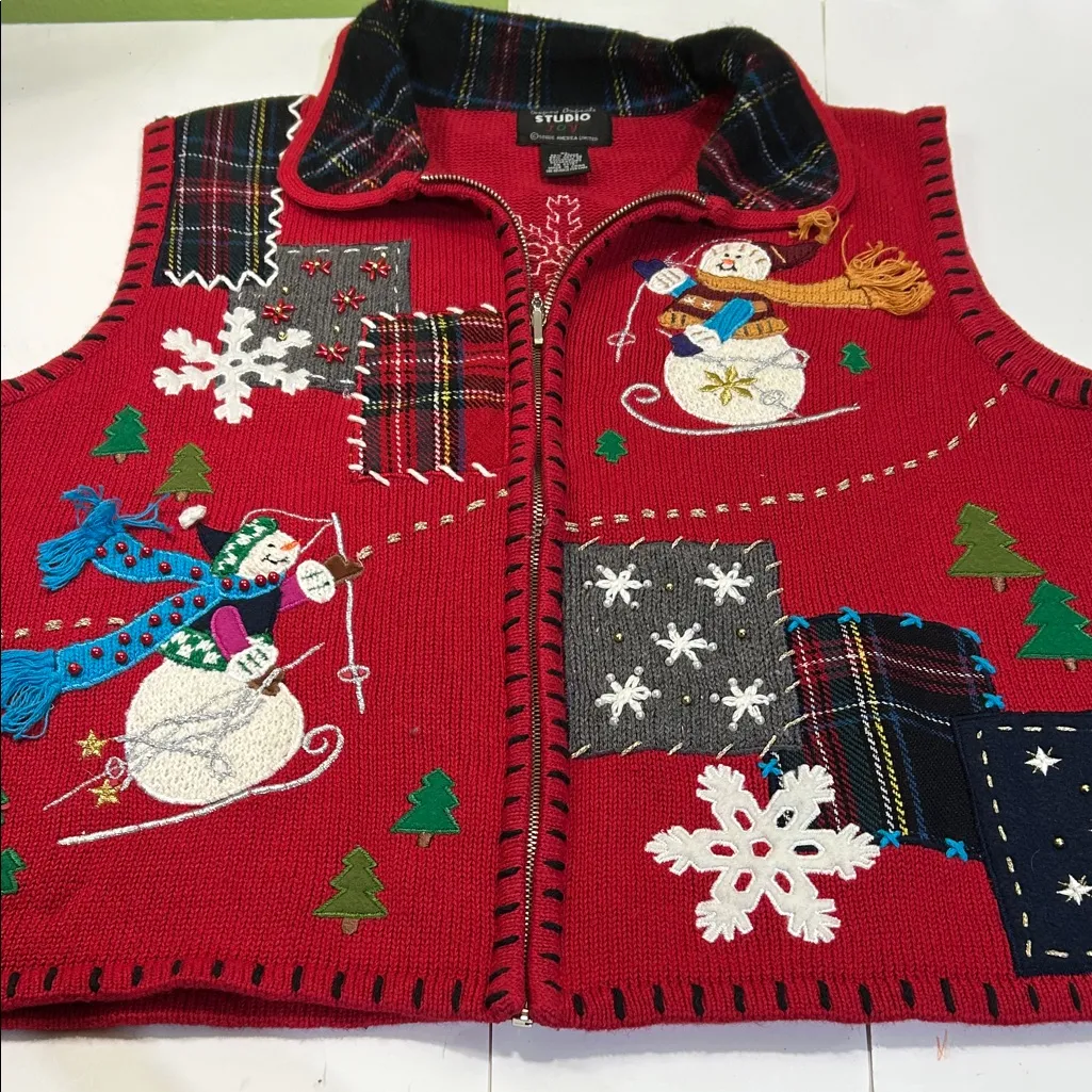 Studio women Red Snowman Vest Size XL - Image 6