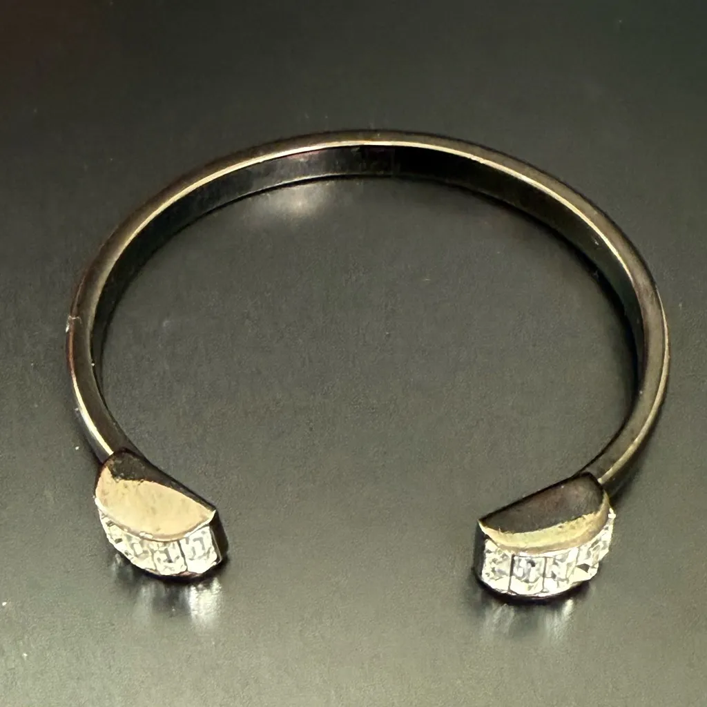 LIA SOPHIA Kiam Family Gunmetal Tone Rhinestones Crystal Cuff Bracelet 27g. - Image 5