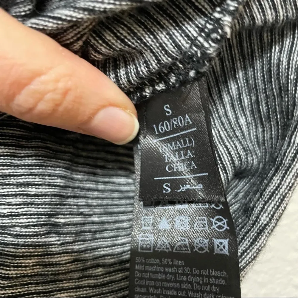 All Saints Black & White Striped Short Sleeve V Neck Boxy Fit Tee Shirt Small - Image 4