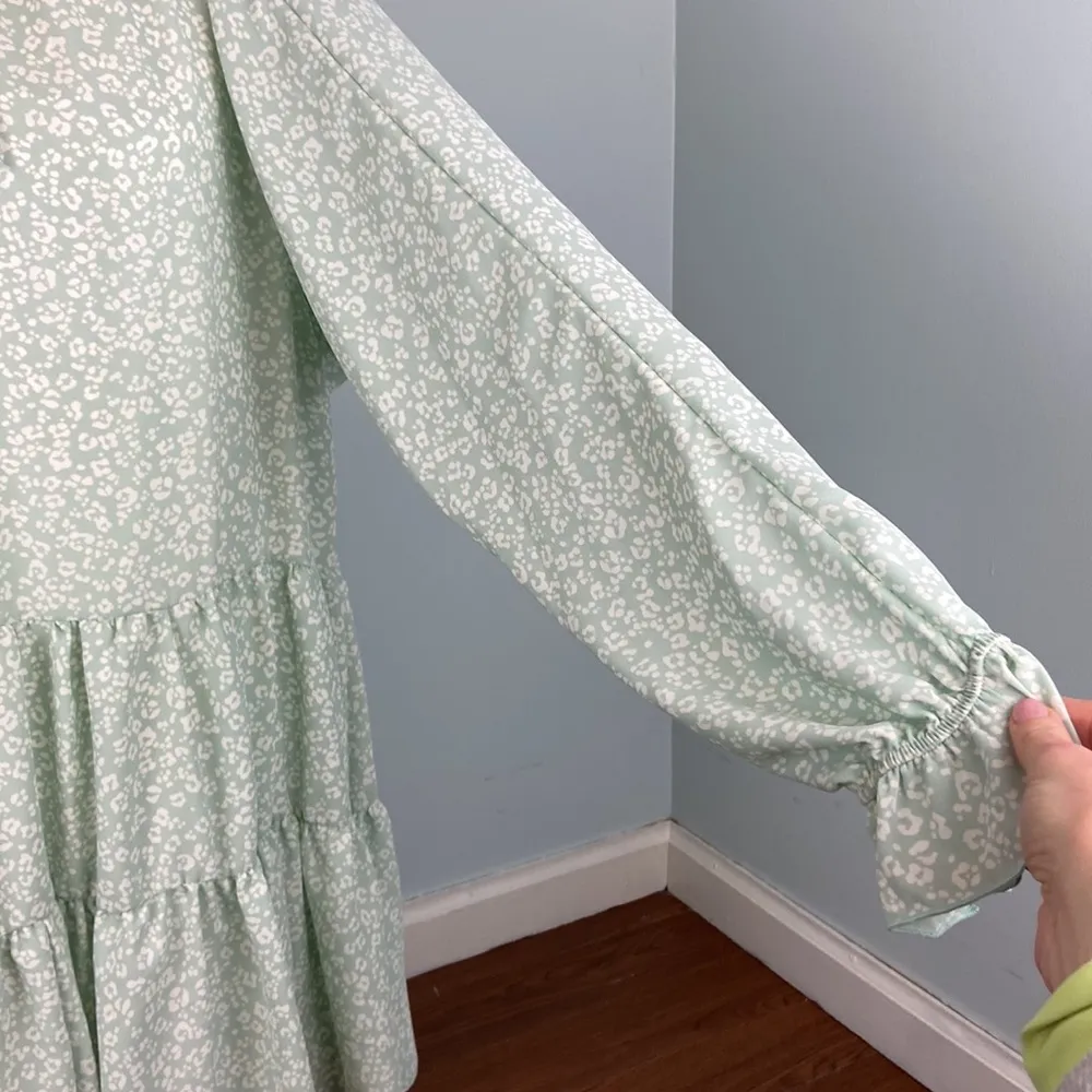 Saints & Hearts Smocked V Neck Cheetah Print Mini Dress Ruffle Long Sleeve Sz S Green - Image 8