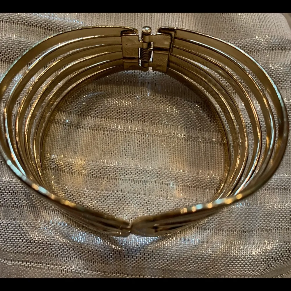 Goldtone hinge bracelet Gold - Image 2