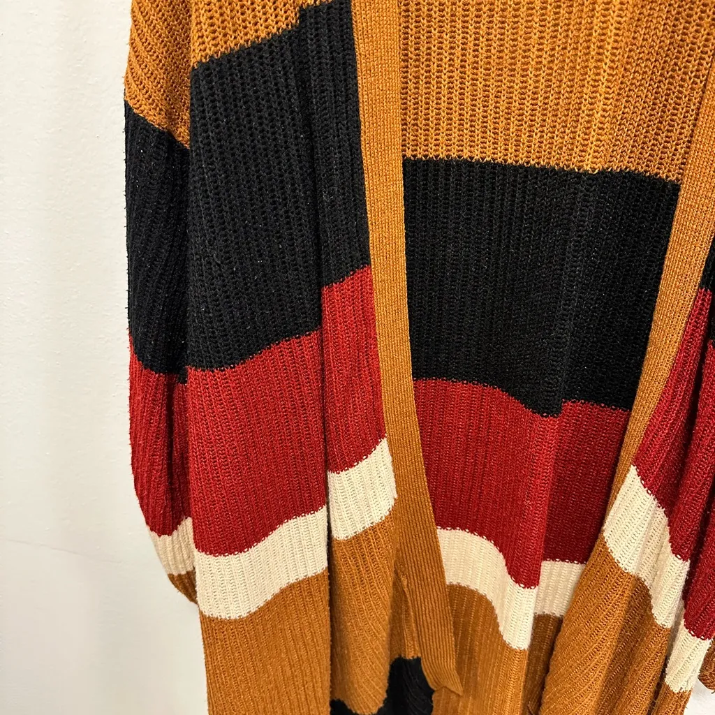 The buckle say what brand long color block cardigan and a women’s size medium! - Image 3