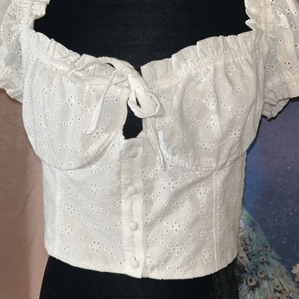 NWT  Size 12 White Eyelet Crop Top - Image 2
