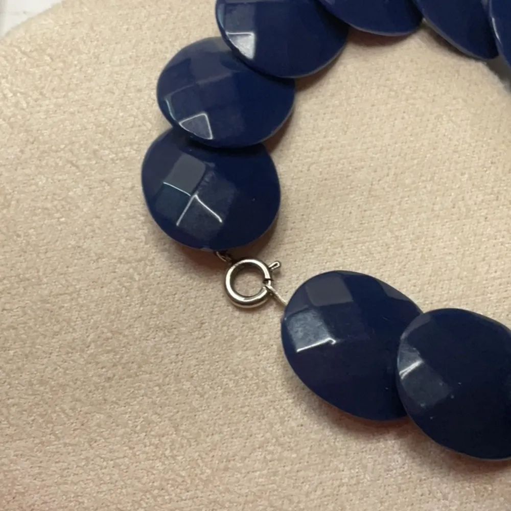 Vintage necklace, two pairs of earrings and a sodalite stretch bracelet Blue - Image 7