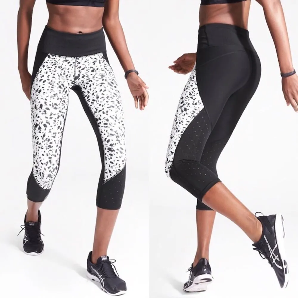Athleta Printed Stealth TurCool Capri Leggings Size L - Image 2