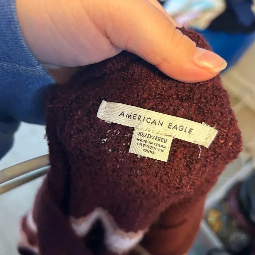 AMERICAN EAGLE STRIPED V-NECK SWEATER - Image 3