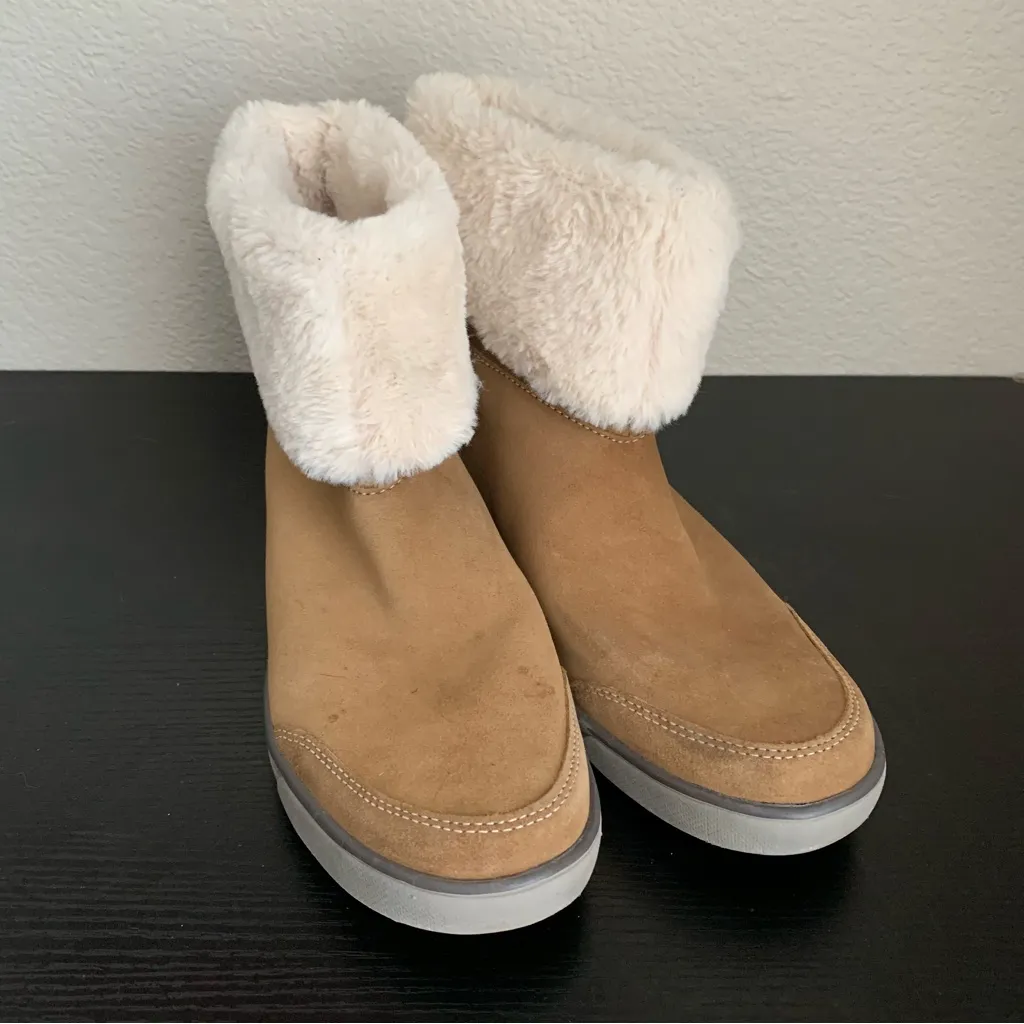 Womans Tan Fur Eddie Bauer Ankle Boots Size 10 - Image 3
