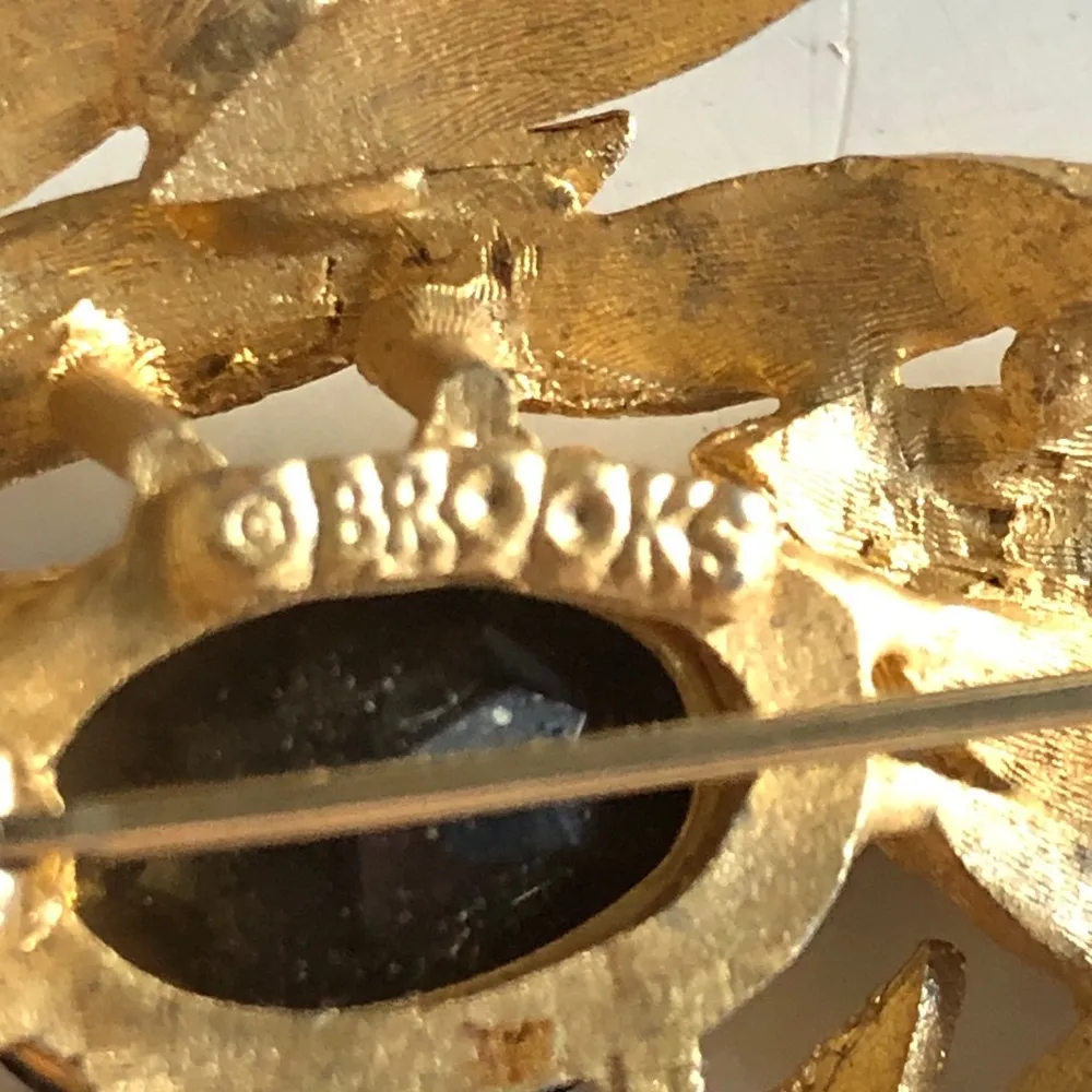 Vintage BROOKS Signed Simulated Smokey Topaz Gold Tone Brooch Leaves - Image 3