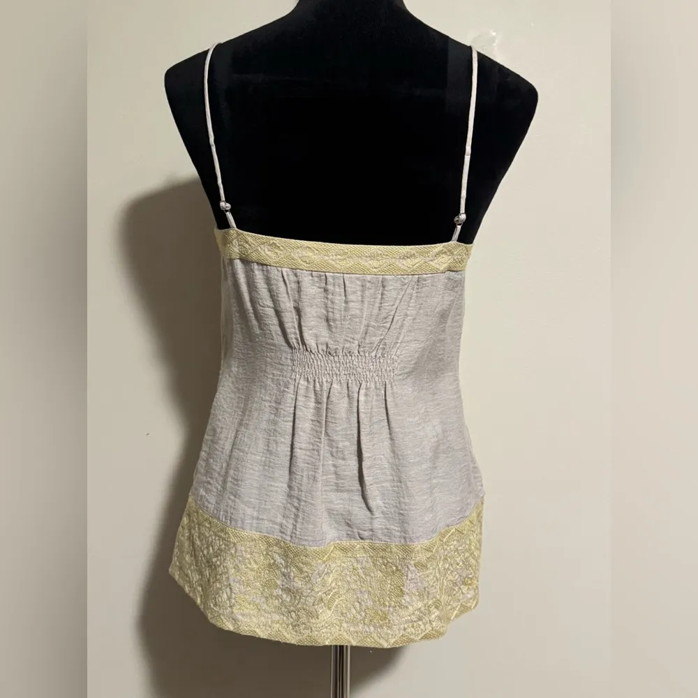 EUC BCBGMAXAZRIA Cream and Yellow Sleeveless Blouse size XS - Image 4