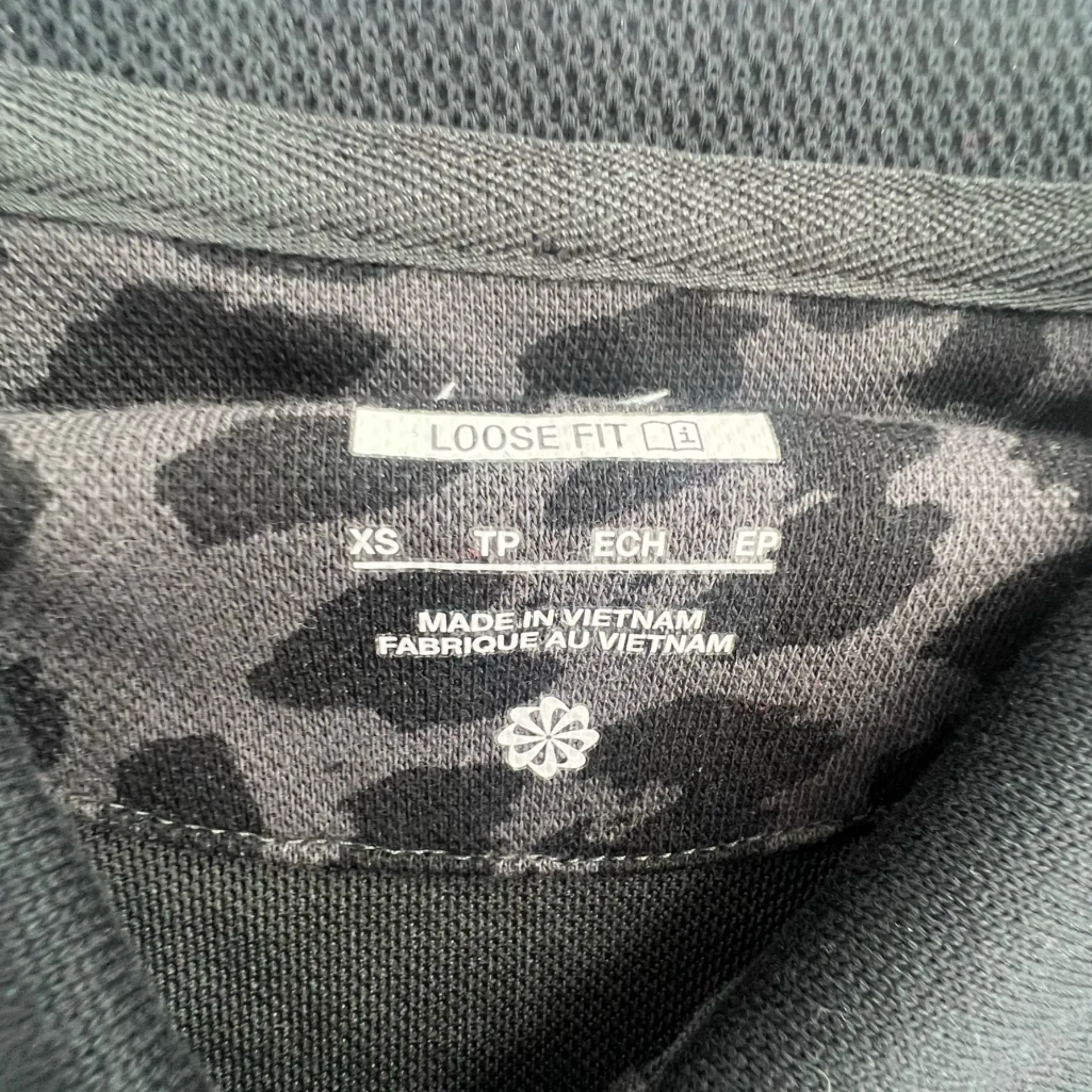 Nike Dri-Fit Leopard Print Golf Polo Shirt Black Cropped Loose Fit Womens Sz XS - Image 7