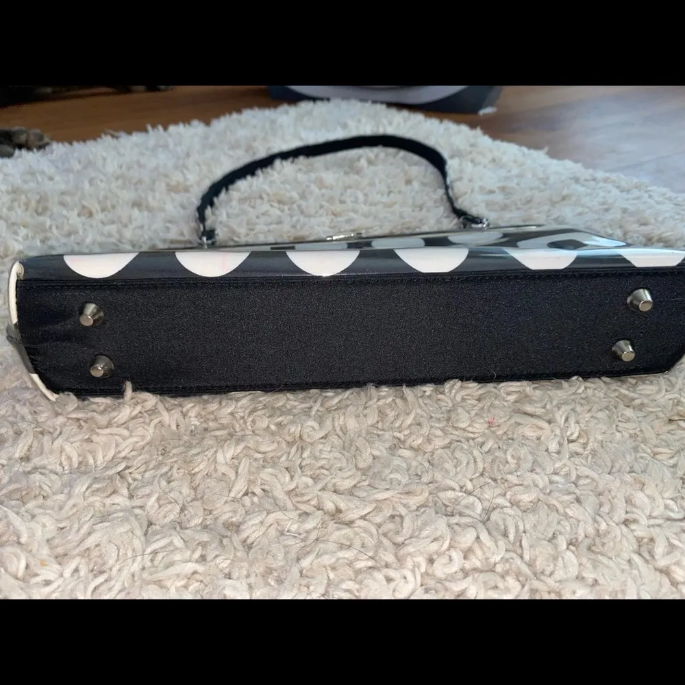 Angela Frascone Kiss - Image 2